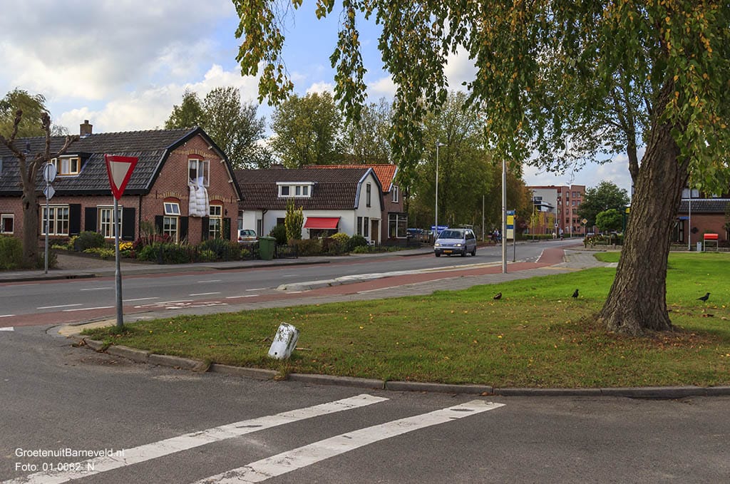 Heden, 2014 - Tegenwoordig de van Dompselaerstraat. Middenachter de Bijeberg. - Barneveld