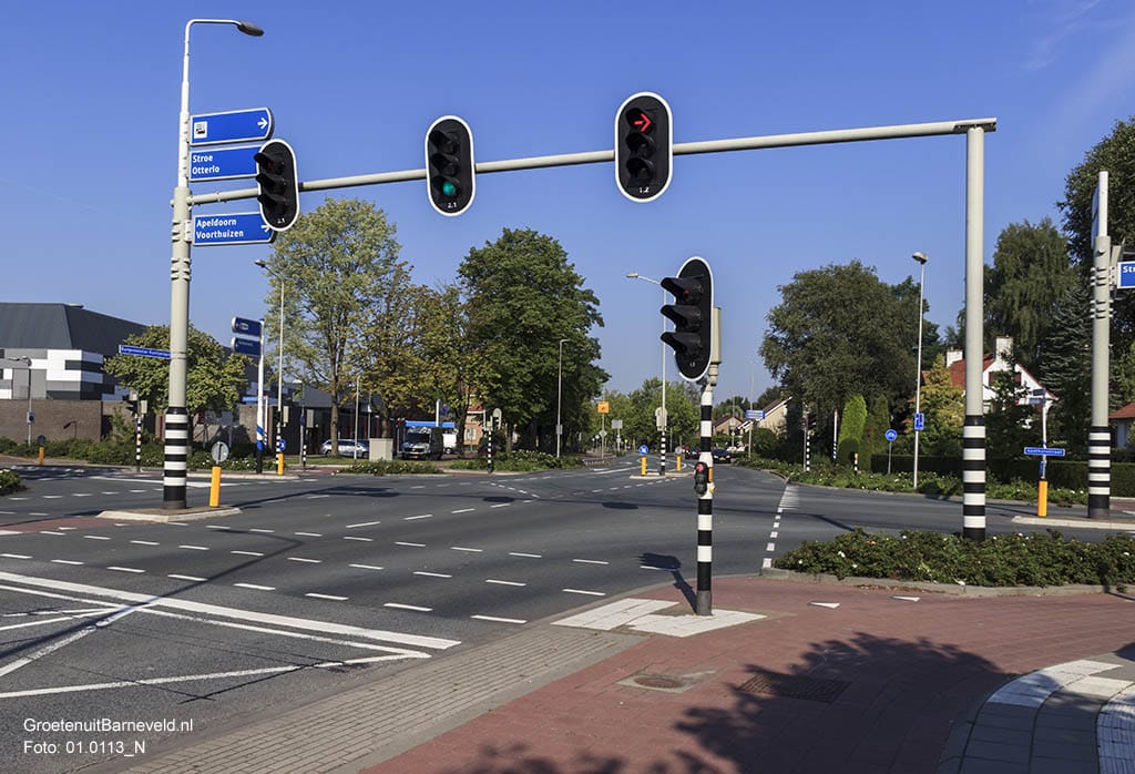 Heden 2015 - Links op de achtergrond de Veluwehal. -Burgemeester Kuntzelaan, Thorbeckelaan, Gasthuisstraat, Barneveld