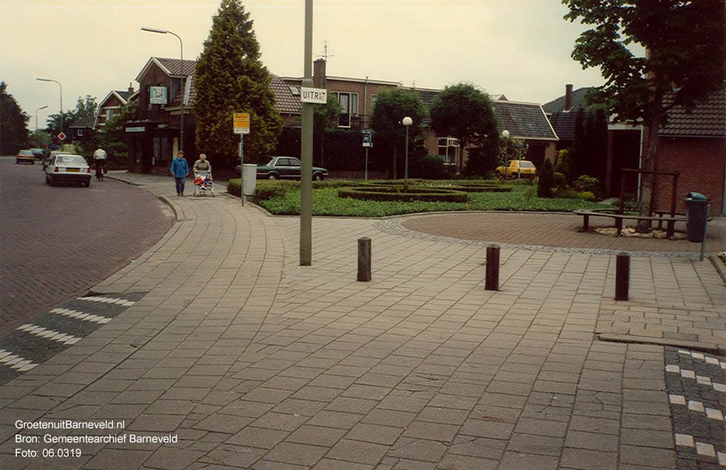 Verleden - Schoutenstraat met links op de achtergrond bakkerij van Lunteren. - Barneveld