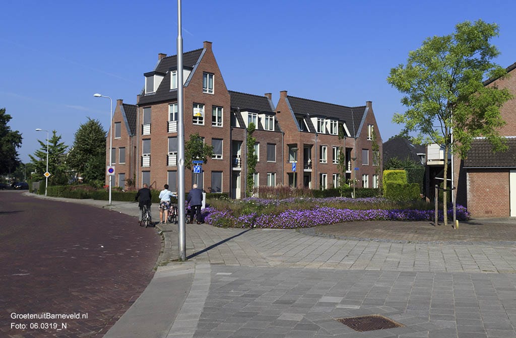 Heden 2015 - Op de hoek Schoutenstraat - Beekstraat staat appartementencomplex 't Bakkershuys. - Barneveld