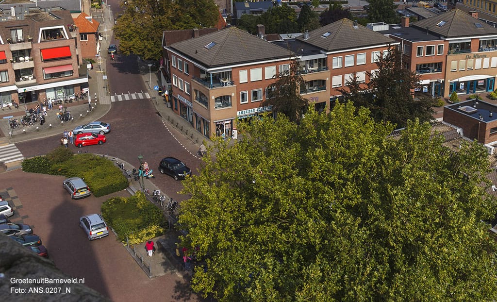 Heden, 2014 Foto in de richting van de Gasthuisstraat. Links de ABN AMRO bank. Rechts de American Jeans Shop en Ami kappers.